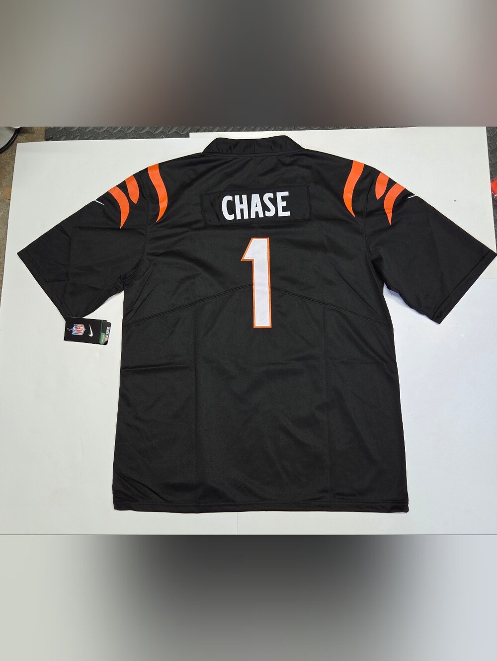 Nike Black and Orange Bengals #1 Football Jersey Jamar Chase Mens L-Xl NEW!